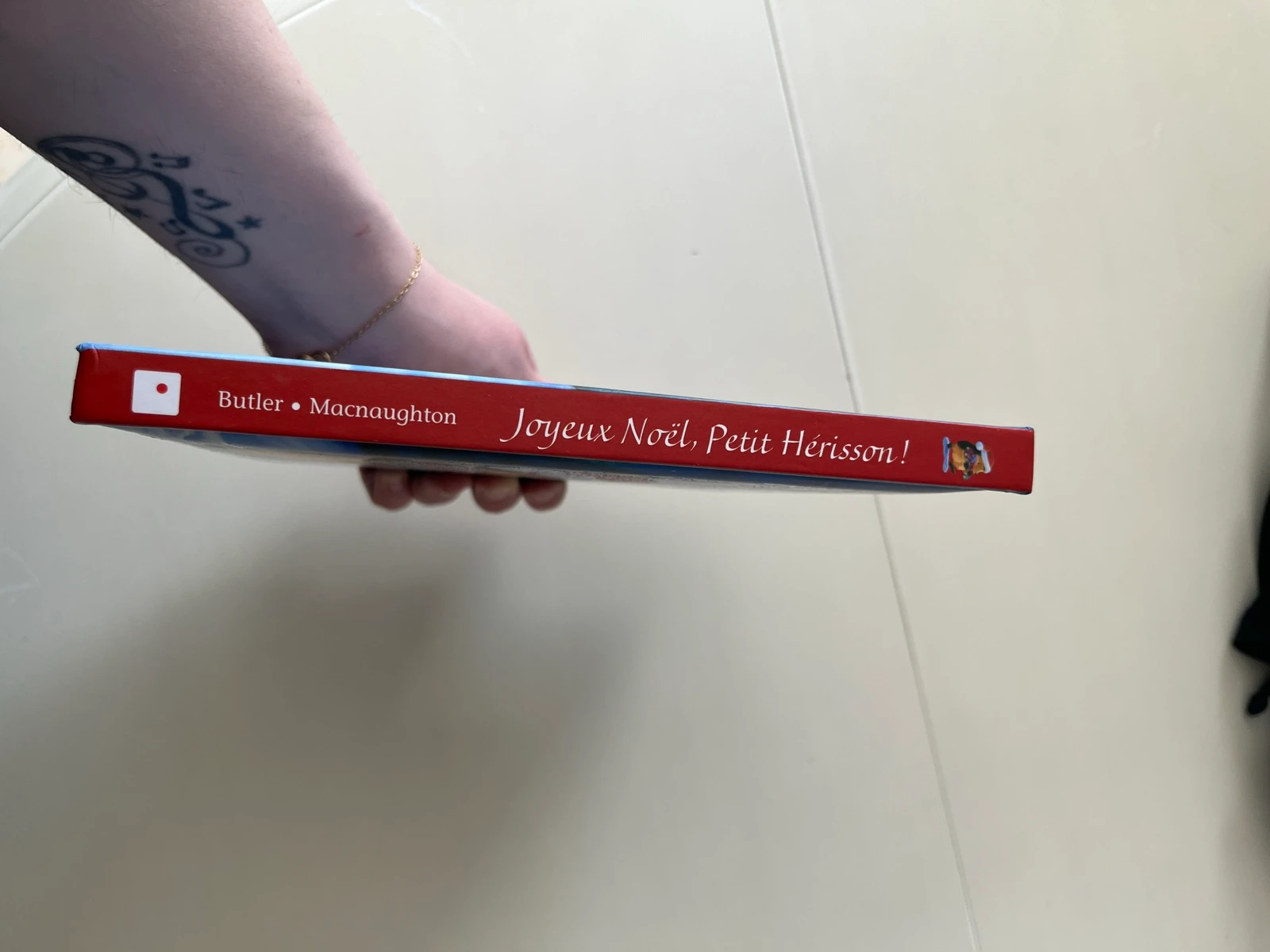 Libro « ¡Feliz Navidad, pequeño erizo! » - un libro que brilla - M. Christina Butler, Tina Macnaughton - Milan - Muy buen estado – photo 7